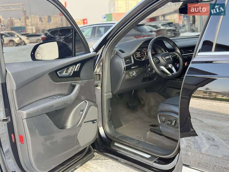 Внедорожник / Кроссовер Audi Q7 2016 в Киеве