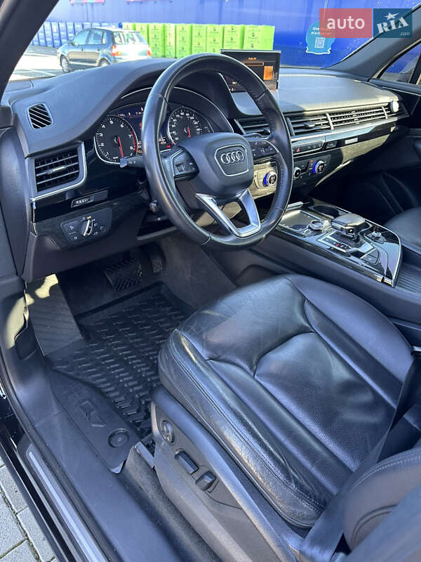 Внедорожник / Кроссовер Audi Q7 2017 в Нововолынске