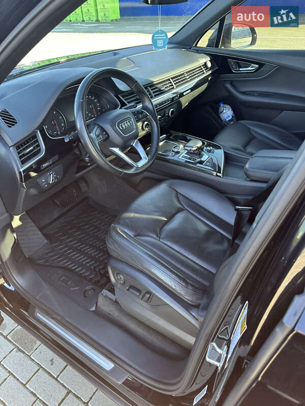 Внедорожник / Кроссовер Audi Q7 2017 в Нововолынске