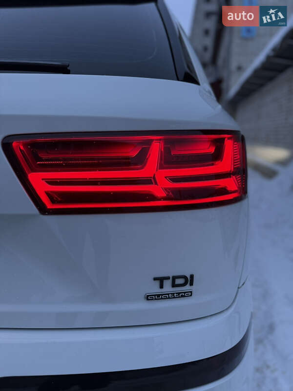 Внедорожник / Кроссовер Audi Q7 2016 в Новояворовске