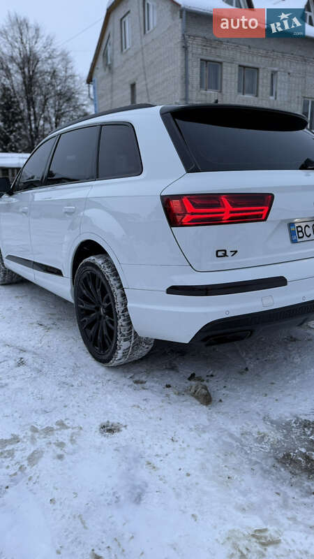 Внедорожник / Кроссовер Audi Q7 2016 в Новояворовске