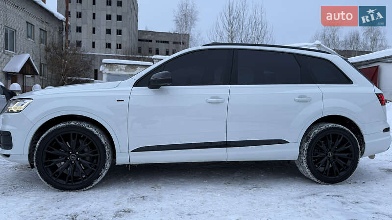 Внедорожник / Кроссовер Audi Q7 2016 в Новояворовске
