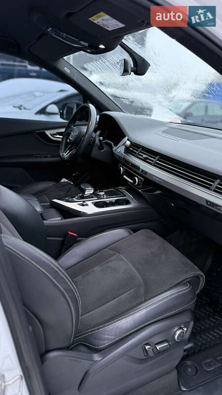 Внедорожник / Кроссовер Audi Q7 2016 в Новояворовске