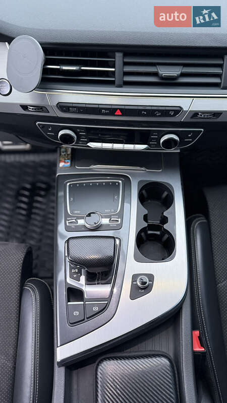 Внедорожник / Кроссовер Audi Q7 2016 в Новояворовске