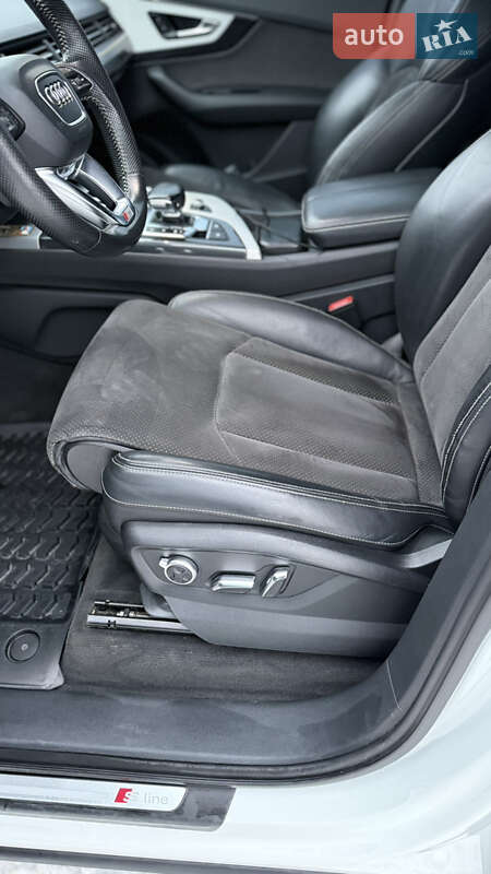 Внедорожник / Кроссовер Audi Q7 2016 в Новояворовске