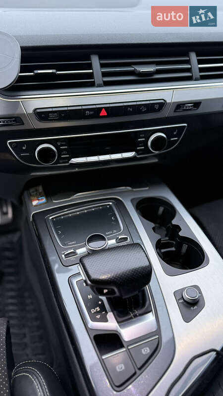 Внедорожник / Кроссовер Audi Q7 2016 в Новояворовске