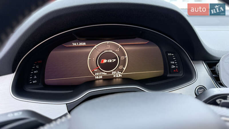 Внедорожник / Кроссовер Audi Q7 2016 в Новояворовске