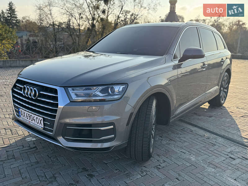 Внедорожник / Кроссовер Audi Q7 2015 в Краснограде