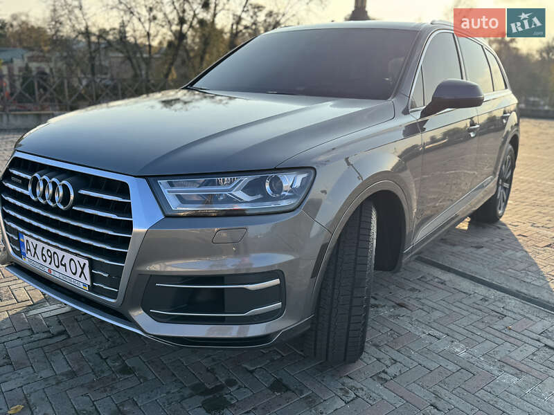 Внедорожник / Кроссовер Audi Q7 2015 в Краснограде