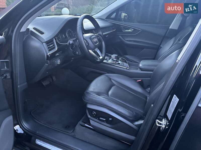 Внедорожник / Кроссовер Audi Q7 2017 в Барановке