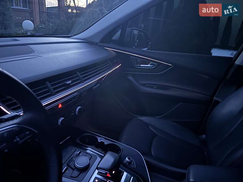 Внедорожник / Кроссовер Audi Q7 2017 в Барановке