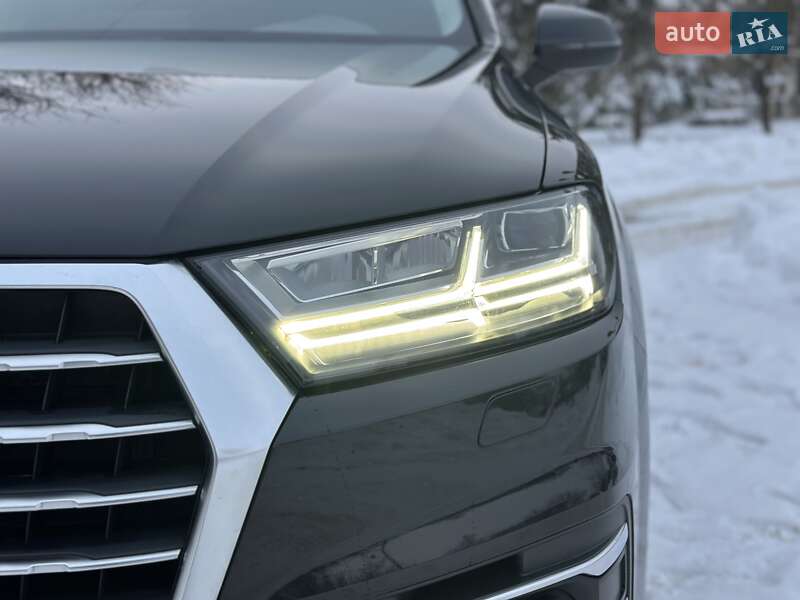 Внедорожник / Кроссовер Audi Q7 2017 в Нетешине