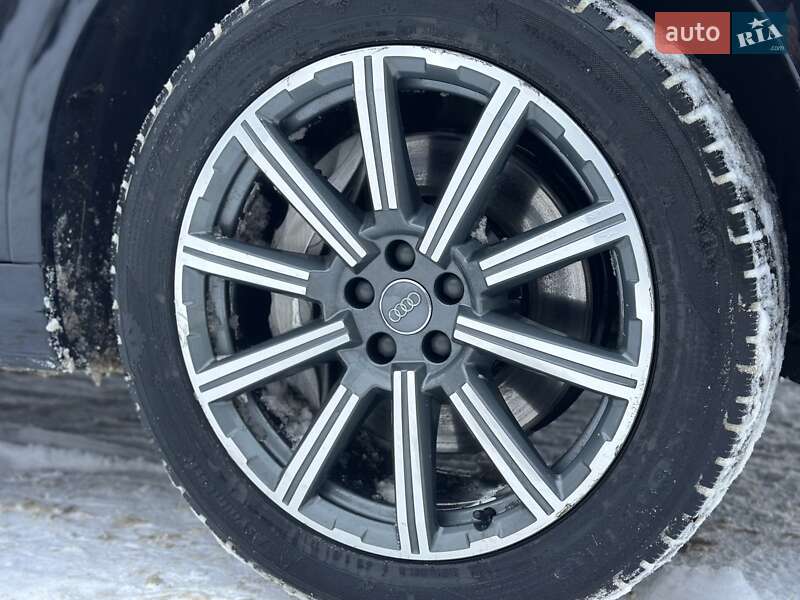 Внедорожник / Кроссовер Audi Q7 2017 в Нетешине