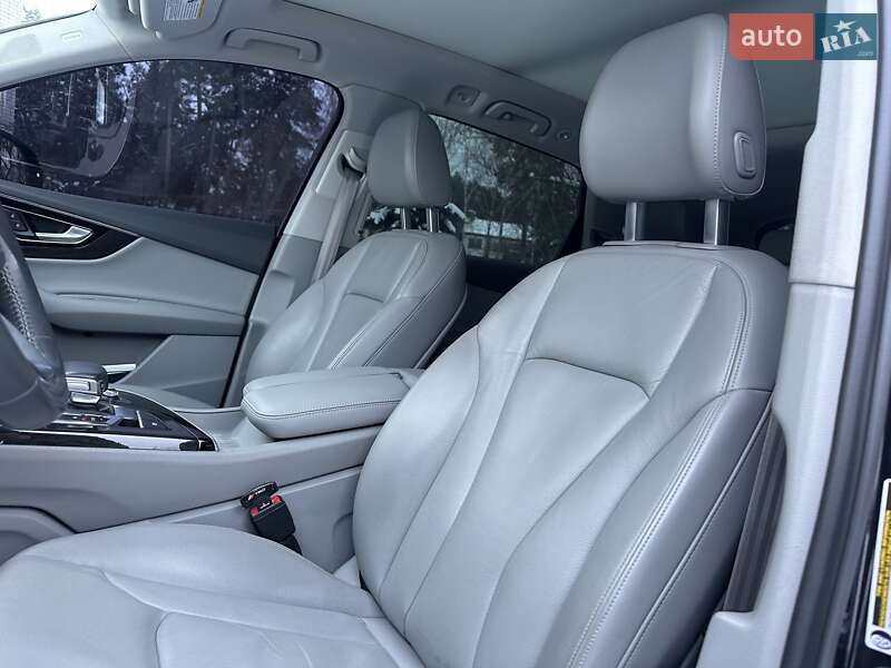 Внедорожник / Кроссовер Audi Q7 2017 в Нетешине