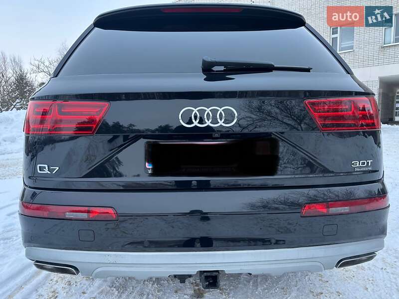 Внедорожник / Кроссовер Audi Q7 2017 в Нетешине