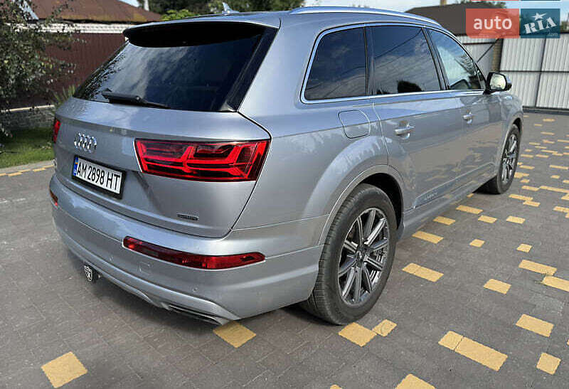 Внедорожник / Кроссовер Audi Q7 2017 в Киеве
