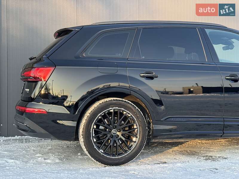 Позашляховик / Кросовер Audi Q7 2020 в Луцьку