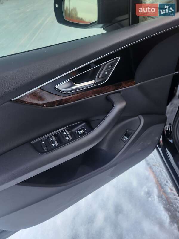 Внедорожник / Кроссовер Audi Q7 2016 в Киеве