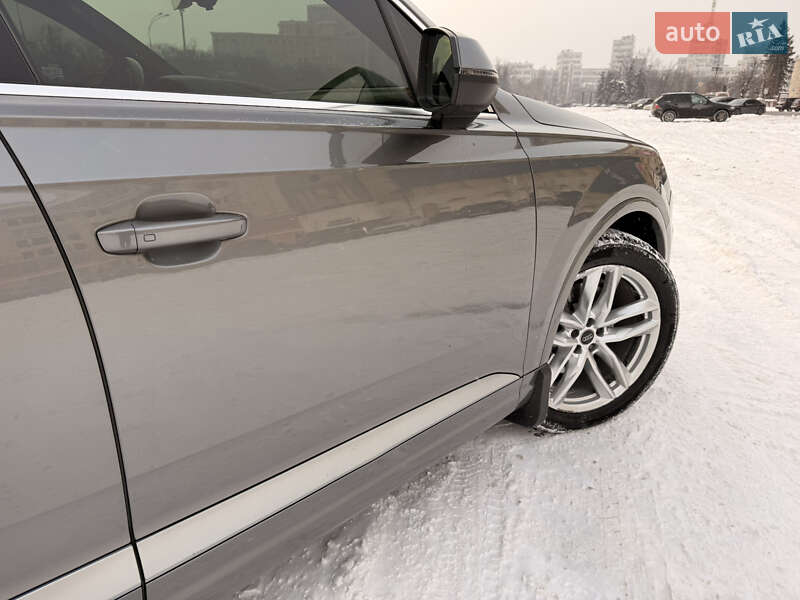 Внедорожник / Кроссовер Audi Q7 2017 в Харькове