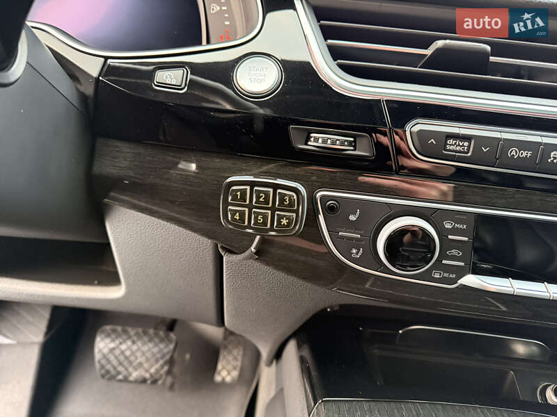 Внедорожник / Кроссовер Audi Q7 2017 в Харькове