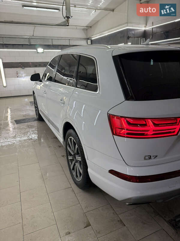 Внедорожник / Кроссовер Audi Q7 2016 в Киеве
