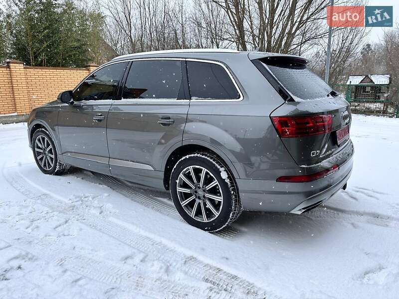 Внедорожник / Кроссовер Audi Q7 2017 в Стрые