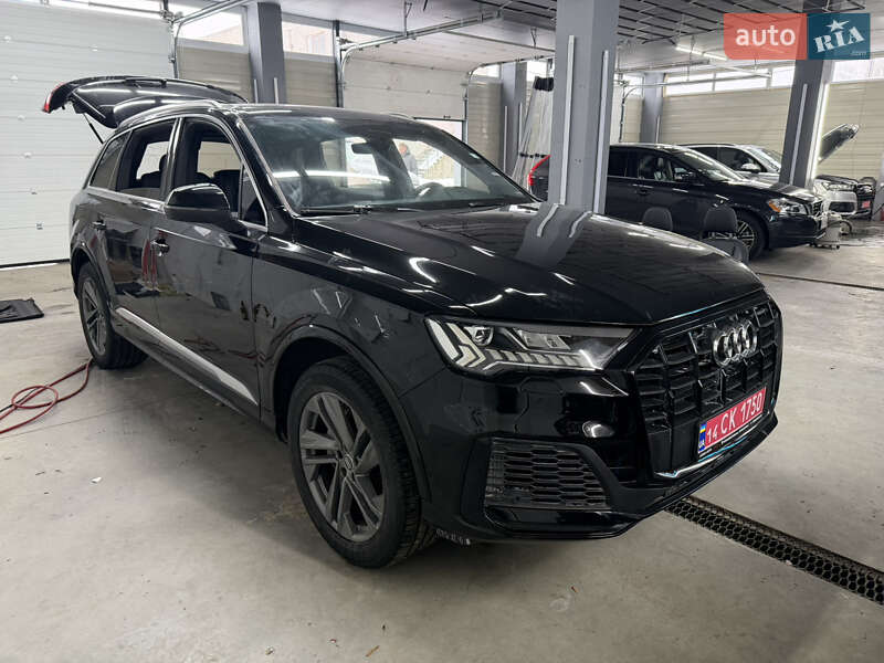 Внедорожник / Кроссовер Audi Q7 2020 в Новояворовске