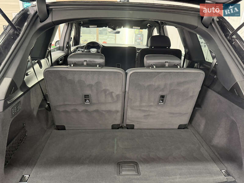 Внедорожник / Кроссовер Audi Q7 2020 в Новояворовске