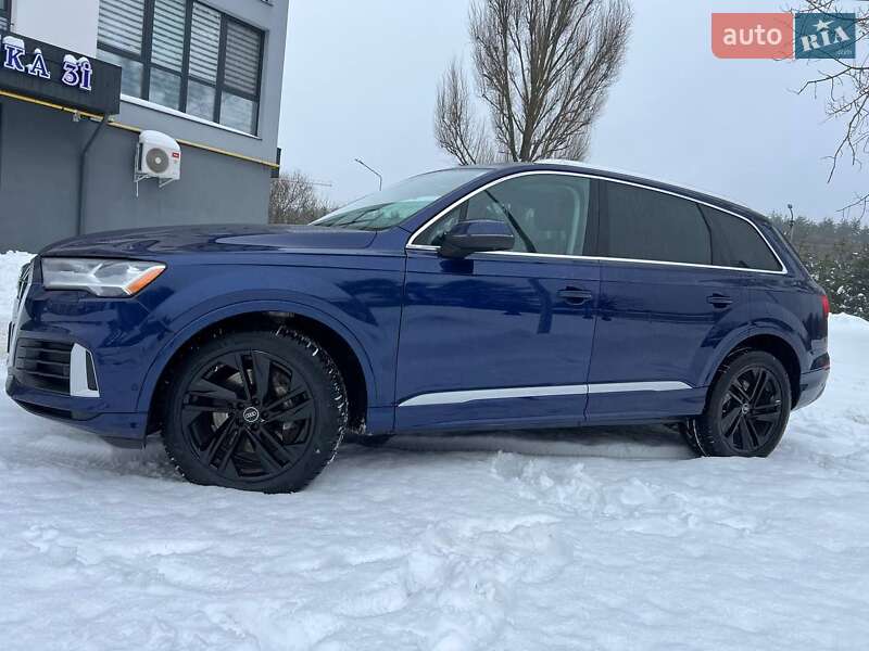 Внедорожник / Кроссовер Audi Q7 2022 в Новояворовске