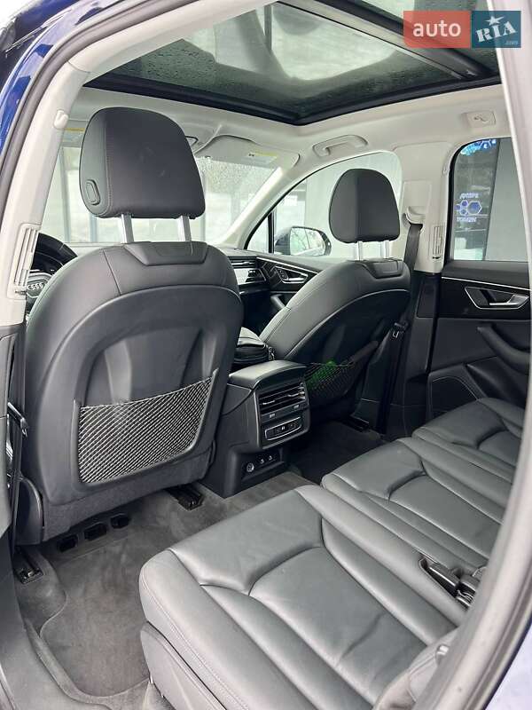 Внедорожник / Кроссовер Audi Q7 2022 в Новояворовске