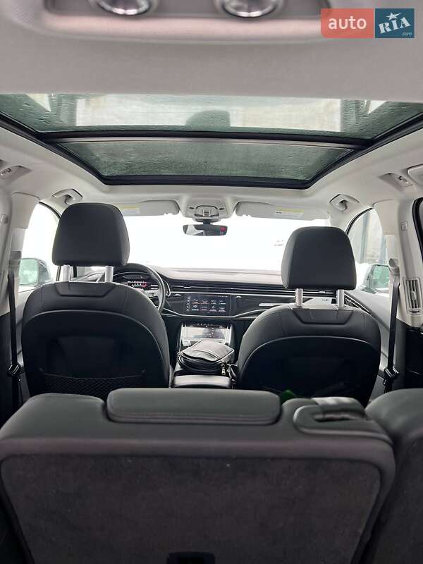 Внедорожник / Кроссовер Audi Q7 2022 в Новояворовске