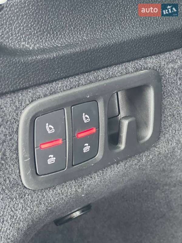 Внедорожник / Кроссовер Audi Q7 2022 в Новояворовске