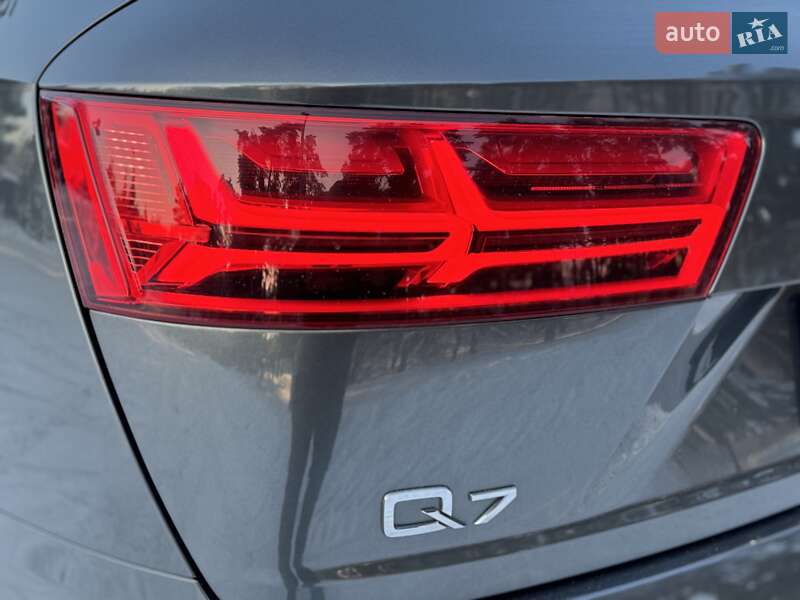 Внедорожник / Кроссовер Audi Q7 2018 в Киеве