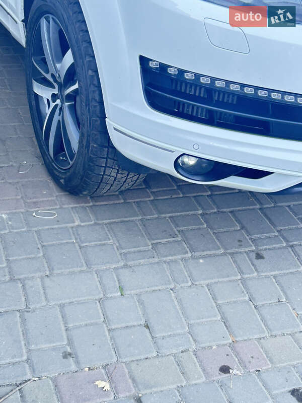 Позашляховик / Кросовер Audi Q7 2010 в Теплику