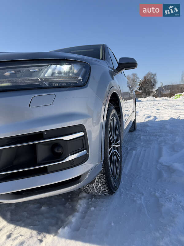 Внедорожник / Кроссовер Audi Q7 2016 в Радивилове