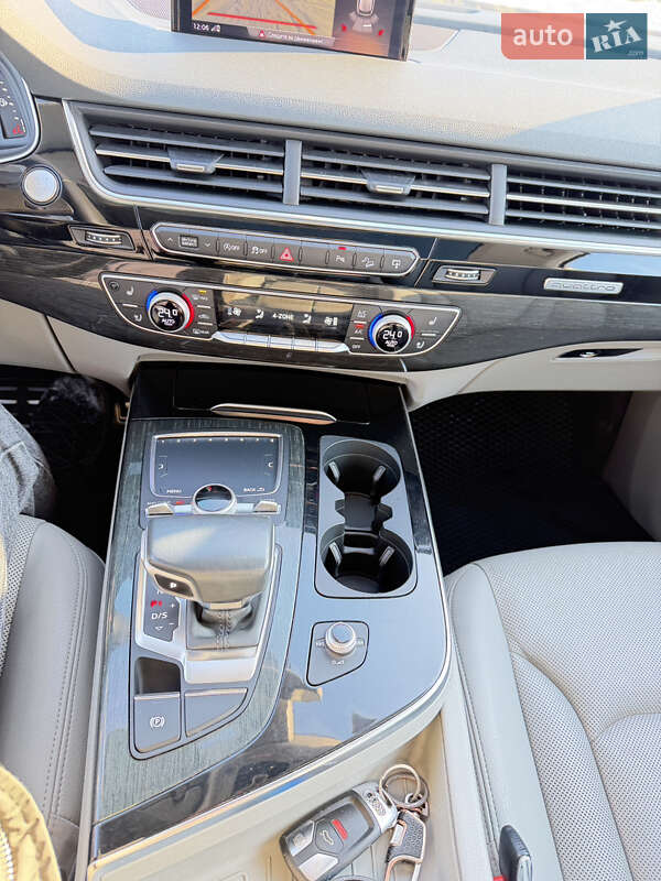 Внедорожник / Кроссовер Audi Q7 2016 в Радивилове