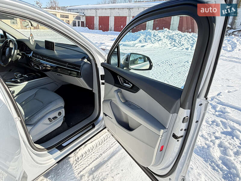 Внедорожник / Кроссовер Audi Q7 2016 в Радивилове