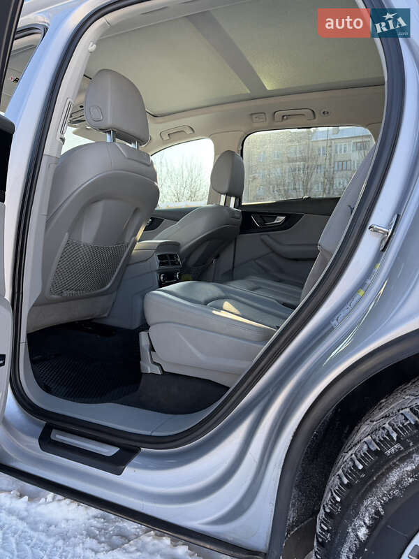 Внедорожник / Кроссовер Audi Q7 2016 в Радивилове