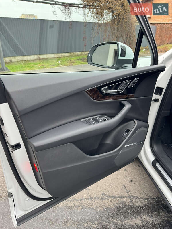 Внедорожник / Кроссовер Audi Q7 2016 в Виннице