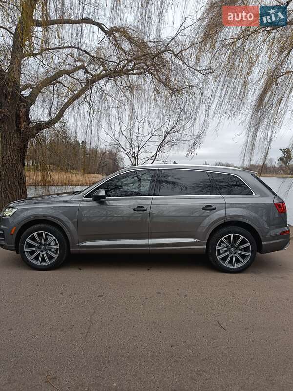 Внедорожник / Кроссовер Audi Q7 2017 в Дубно