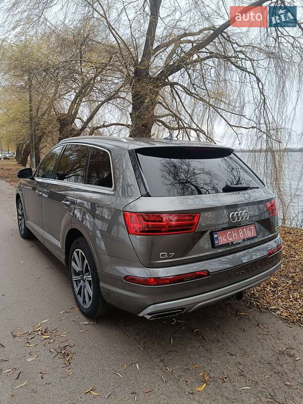Внедорожник / Кроссовер Audi Q7 2017 в Дубно
