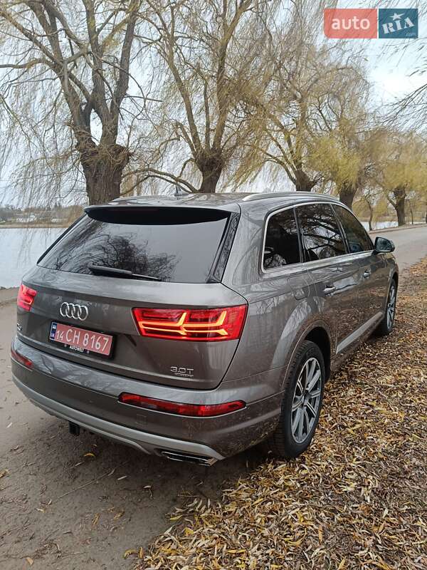 Внедорожник / Кроссовер Audi Q7 2017 в Дубно