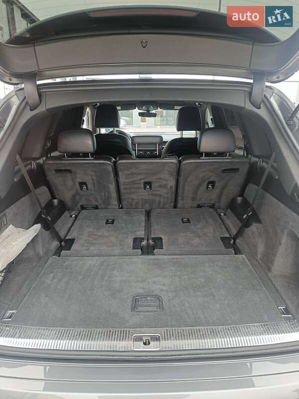 Внедорожник / Кроссовер Audi Q7 2017 в Дубно