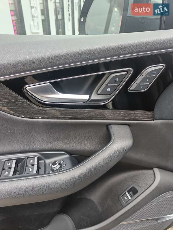 Внедорожник / Кроссовер Audi Q7 2017 в Дубно