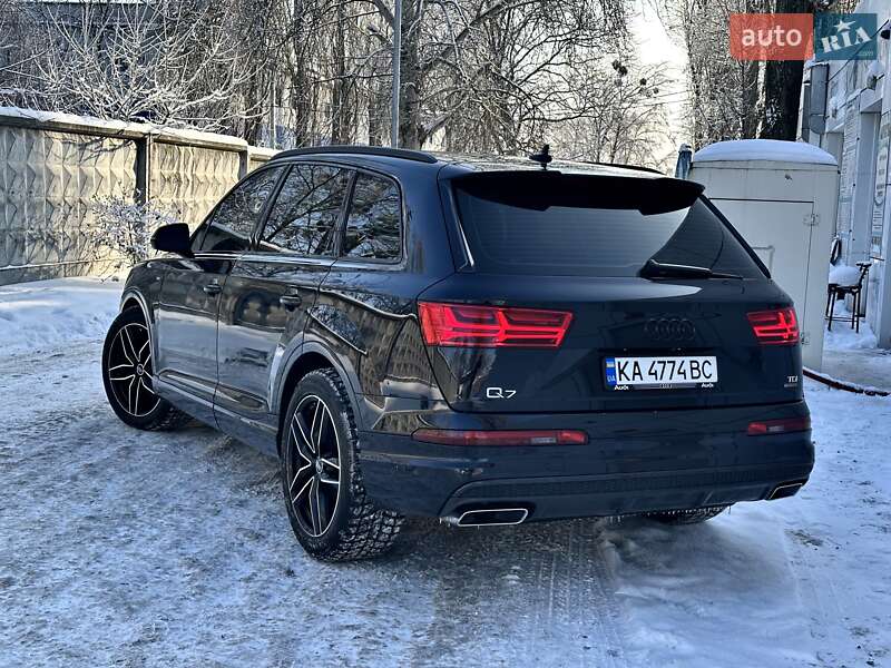 Внедорожник / Кроссовер Audi Q7 2017 в Киеве