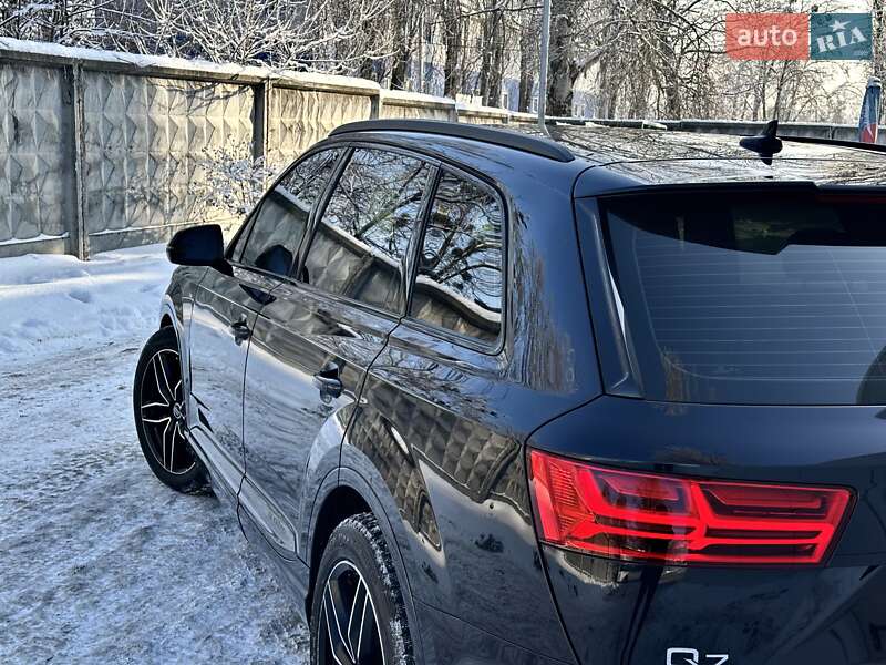 Внедорожник / Кроссовер Audi Q7 2017 в Киеве