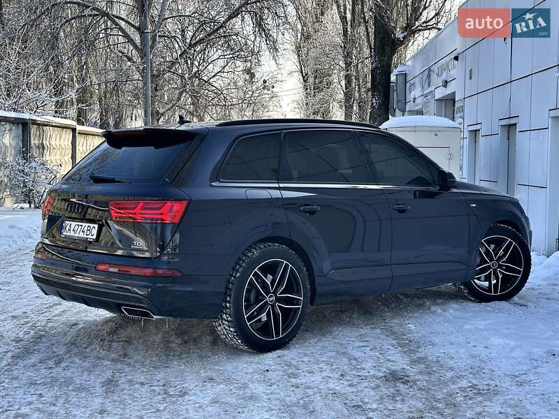 Внедорожник / Кроссовер Audi Q7 2017 в Киеве