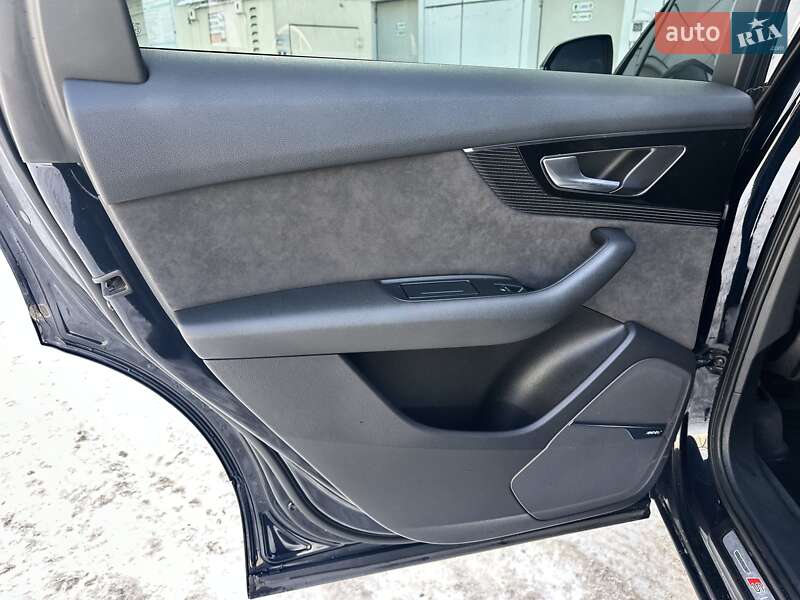 Внедорожник / Кроссовер Audi Q7 2017 в Киеве