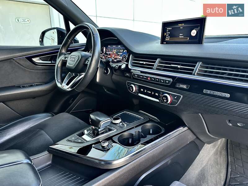 Внедорожник / Кроссовер Audi Q7 2017 в Киеве
