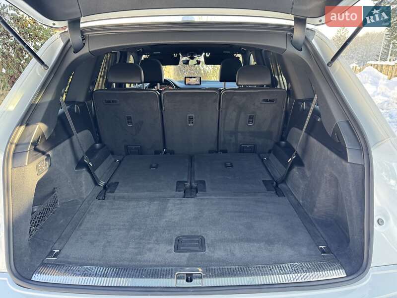 Внедорожник / Кроссовер Audi Q7 2017 в Черновцах